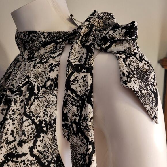 NWT Express Snakeskin Scarf Neck Sleeveless Tunic Blouse L Indie Minimal Flowy - Picture 3 of 13
